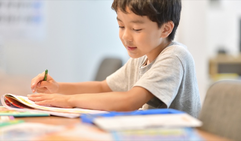 学習に取り組む子ども